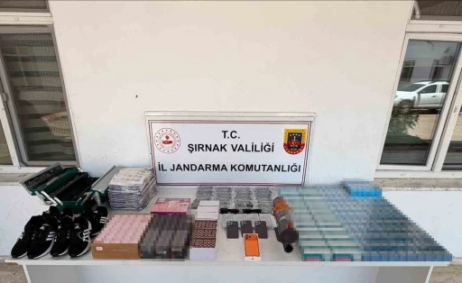 Şırnak&rsquo;ta ka&ccedil;ak&ccedil;ılık operasyonu: Silah, sigara ve milyonluk ka&ccedil;ak &uuml;r&uuml;n ele ge&ccedil;irildi
