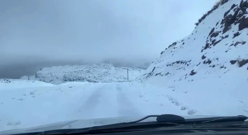 Şırnak’ta kar yolları kapattı, beyaz esaret başladı
