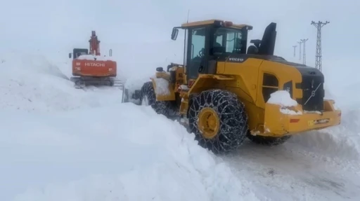 Şırnak&rsquo;ta karla m&uuml;cadele &ccedil;alışmaları devam ediyor
