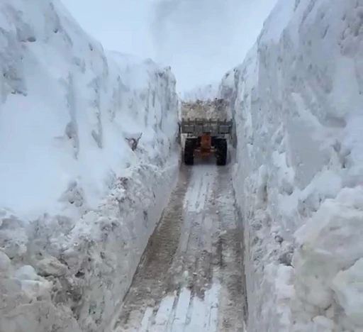 Şırnak&rsquo;ta karlar arasındaki 2.5 kilometrelik "a&ccedil;ık hava t&uuml;neli"