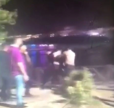 Şırnak’ta mahalle bekçileri ile bir grubun yumruklu kavgası kamerada
