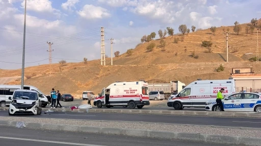 Şırnak’ta minibüsü ile hafif ticari araç çarpıştı: 19 yaralı
