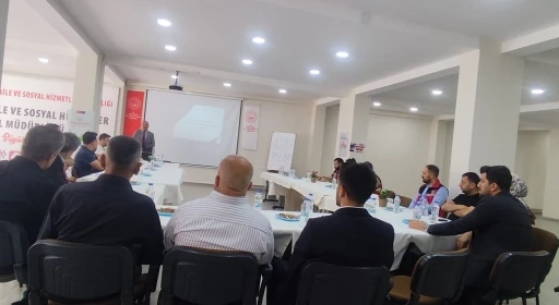 Şırnak&rsquo;ta muhtarlarla g&uuml;&ccedil;l&uuml; aile i&ccedil;in ortak akıl toplantısı

