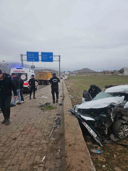 Şırnak&rsquo;ta otomobil şarampole yuvarlandı: 2 yaralı
