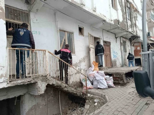 Parklarda narko-alan kıskacı: 5 ş&uuml;pheli g&ouml;zaltına alındı