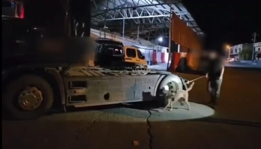 Şırnak&rsquo;ta zehir y&uuml;kl&uuml; tır uygulama noktasında yakalandı
