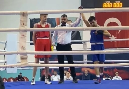 Şırnaklı 3 sporcu, Türkiye Ferdi Boks Şampiyonası’nda üst tura yükseldi
