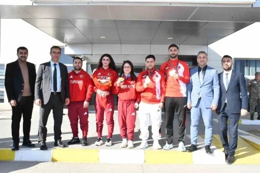 Şırnaklı milli sporculara coşkulu karşılama
