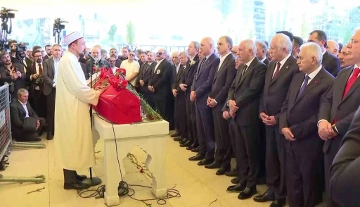 Sırrı Süreyya Önder son yolculuğuna uğurlandı
