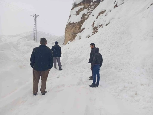 Şirvan&rsquo;da yolda kalan ara&ccedil;lar kurtarıldı
