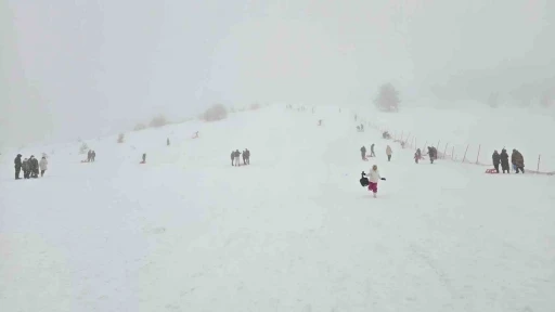 Sis ve yağışa rağmen Keltepe&rsquo;ye akın ettiler
