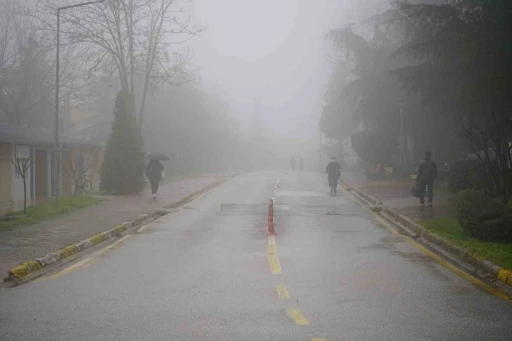 Sis ve yağmur etkili oldu: Kamp&uuml;ste g&ouml;r&uuml;ş azaldı
