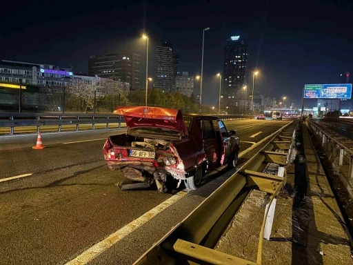 Şişli’de 3 araç birbirine girdi: 1 ağır 2 yaralı
