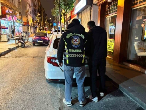 Şişli&rsquo;de araca saldıran s&uuml;r&uuml;c&uuml;ye 192 bin 719 lira para cezası kesildi
