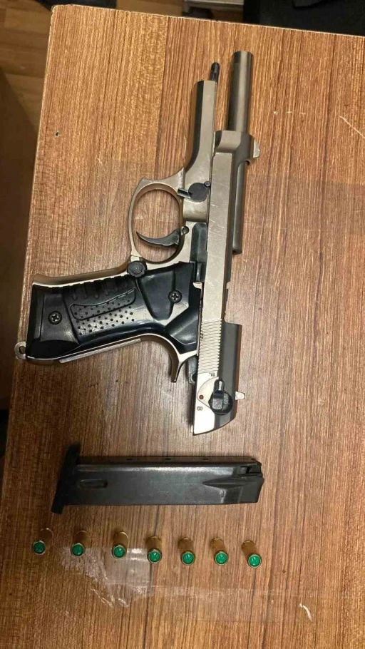 Şişli’de İETT durağında gündüz vakti havaya ateş açan şüpheli yakalandı
