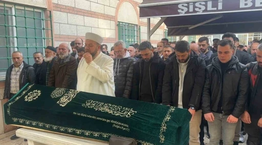 Şişli&rsquo;de otomobilin kaldırıma &ccedil;ıkarak yayaların arasına daldığı kazada &ouml;len kişi son yolculuğuna uğurlandı
