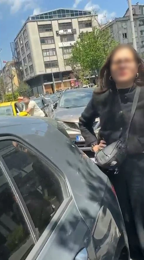 Şişli&rsquo;de park yeri kavgası trafiği fel&ccedil; etti

