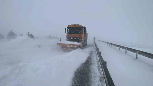 Sivas&rsquo;ın dışarı ile ulaşımı kesildi
