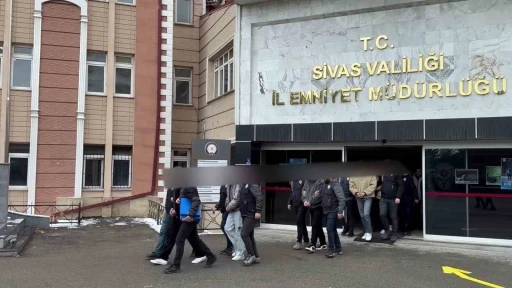 Sivas merkezli 100 milyonluk yaşa dışı bahis operasyonu: 7 gözaltı
