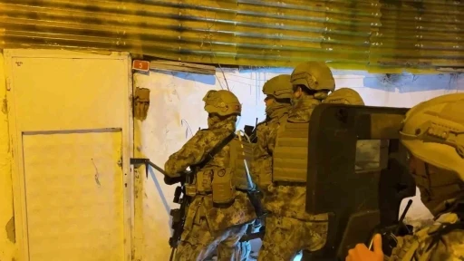 Sivas merkezli siber dolandırıcılık operasyonu, 18 ş&uuml;pheliden 11&rsquo;i tutuklandı
