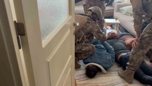 Sivas&rsquo;ta 2 firari h&uuml;k&uuml;ml&uuml; yakalanarak cezaevine g&ouml;nderildi

