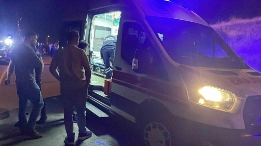 Sivas&rsquo;ta 2 otomobil kafa kafaya &ccedil;arpıştı: 6 yaralı
