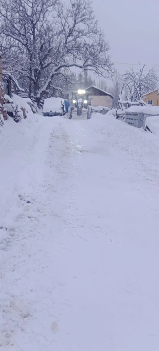 Sivas&rsquo;ta 850&rsquo;e yakın k&ouml;y yolu ara&ccedil; ulaşımına kapandı
