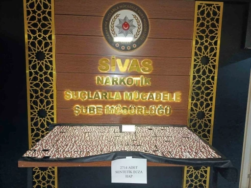 Sivas&rsquo;ta binlerce uyuşturucu hap ele ge&ccedil;irildi
