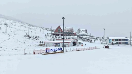 Sivas&rsquo;ta bulunan Yıldız Dağı Kış Sporları ve Kayak Merkezi&rsquo;nde kar kalınlığı 15 santimetreye ulaştı
