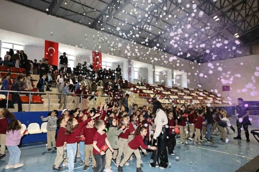 Sivas&rsquo;ta &ccedil;ocuklar halk oyunlarıyla buluştu
