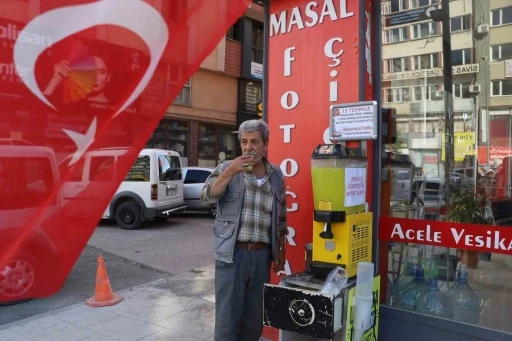 Sivas&rsquo;ta esnaftan 15 Temmuz şehitleri hayrına limonata ikramı
