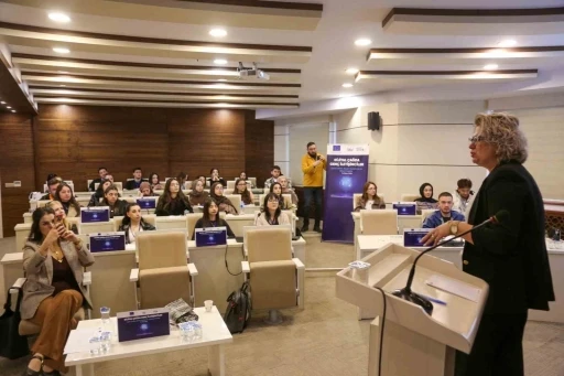 Sivas&rsquo;ta gen&ccedil; iletişimciler dijital d&uuml;nyaya hazırlanıyor
