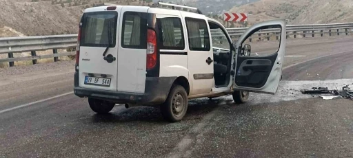 Sivas’ta iki araç kafa kafaya çarpıştı: 4 yaralı
