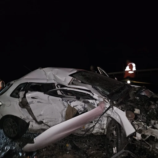 Sivas’ta iki otomobil çarpıştı: 1 ölü, 2 yaralı
