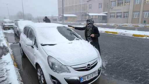 Sivas’ta kar ve tipi etkili oldu
