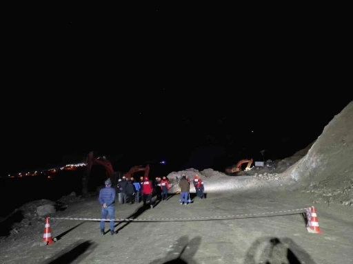 Sivas’ta maden ocağında göçük: 1 işçiyi kurtarma çalışmaları sürüyor
