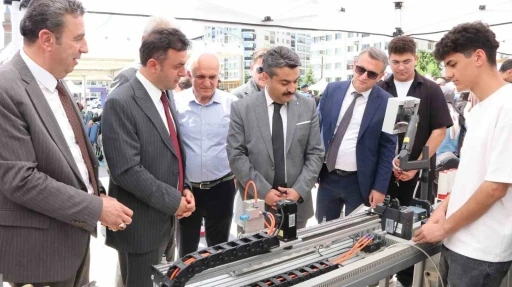 Sivas&rsquo;ta Mesleki ve Teknik Eğitim Okulları Tanıtım Şenliği D&uuml;zenlendi
