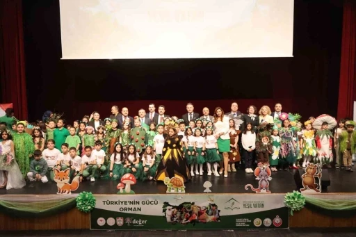 Sivas&rsquo;ta &ouml;ğrencilerden Orman Haftası&rsquo;nda renkli kutlama
