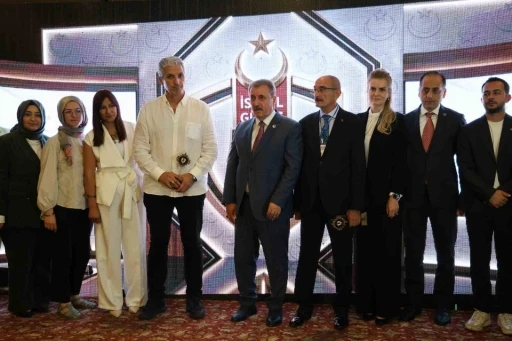 Sivas&rsquo;ta "4. İsmail G&uuml;neş Basın &Ouml;d&uuml;lleri" sahiplerini buldu
