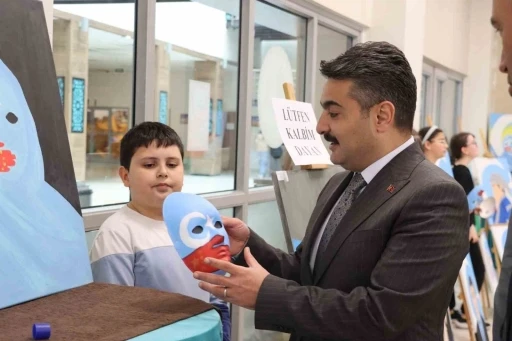 Sivas&rsquo;ta "Doğu T&uuml;rkistan&rsquo;ı Hatırla" resim sergisi a&ccedil;ıldı
