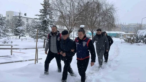 Sivas&rsquo;ta yılbaşı gecesi kanlı bitti, cinayet zanlısı adliyeye sevk edildi
