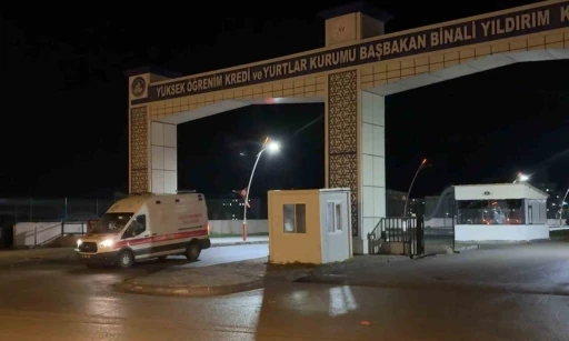 Sivas’ta yurtta kalan 53 öğrenci gıda zehirlenmesi şüphesiyle hastaneye başvurdu
