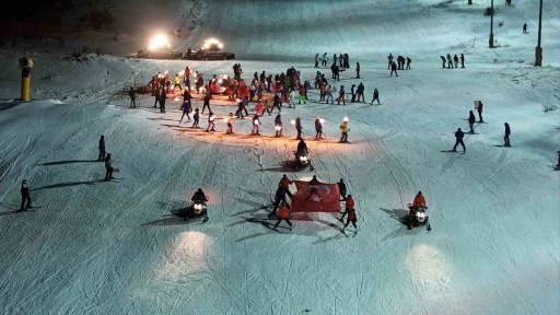 Sivas Yıldız Dağı&rsquo;nda kayak sezonu halaylarla başladı
