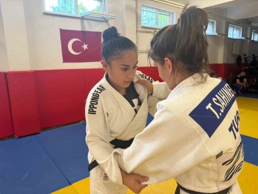 Sivaslı ikizlerin hedefi d&uuml;nya şampiyonluğu
