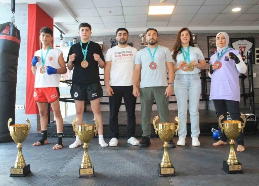 Sivaslı kick boks&ccedil;ular, D&uuml;nya Kupası&rsquo;na damga vurdu

