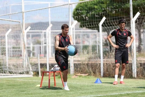 Sivasspor, &ccedil;ift idmanla yeni sezona hazırlanıyor
