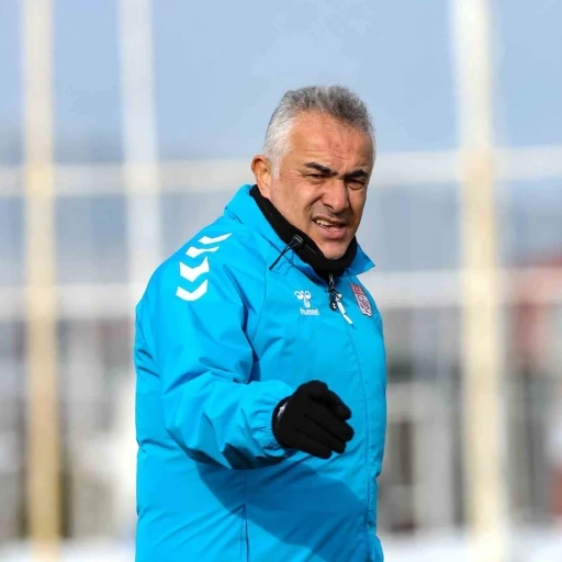 Sivasspor&rsquo;da Mehmet Altıparmak ile yollar ayrıldı
