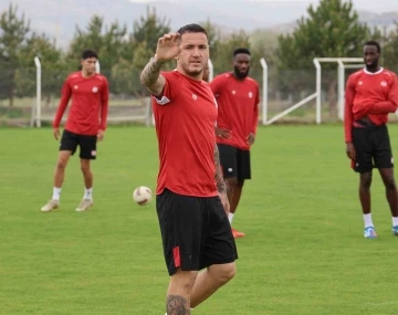 Sivasspor’da Rey Manaj takımla çalıştı
