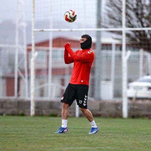 Sivasspor, Esenler Erokspor ma&ccedil;ı hazırlıklarını s&uuml;rd&uuml;rd&uuml;
