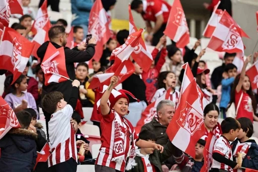 Sivasspor-Fenerbahçe maçında kuzey alt tribünü biletleri satışa sunuluyor
